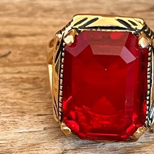 VTG Art Deco Style Red Glass Cocktail Ring Gold Tone Statement Size 10.5